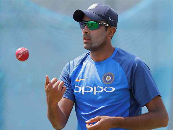 அஸ்வின் அசத்தல் 