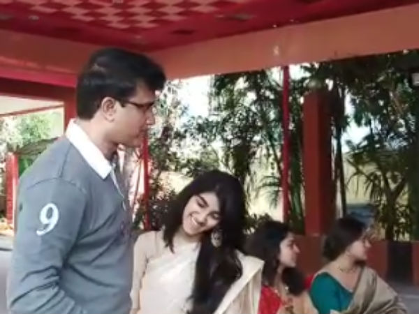 சானா யார் 