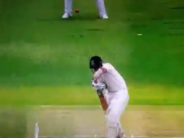 முதல் ரன் அடித்த புஜாரா 