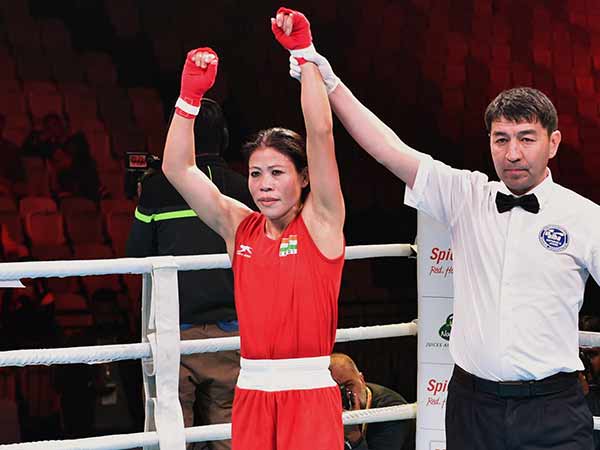 கோமுக்கு ஹாட்ரிக் தங்கம்