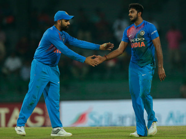 கேப்டனாக இருந்துள்ளார் 