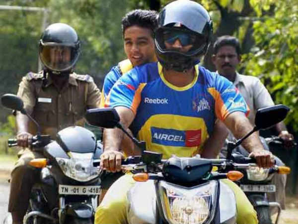 உள்ளே அனுமதிக்கவில்லை 