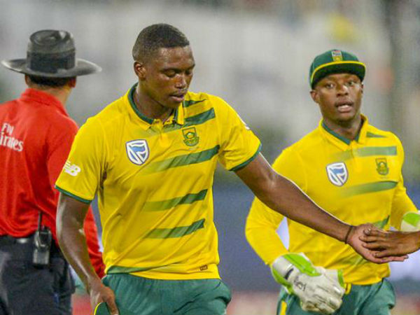  அணியில் இல்லை 