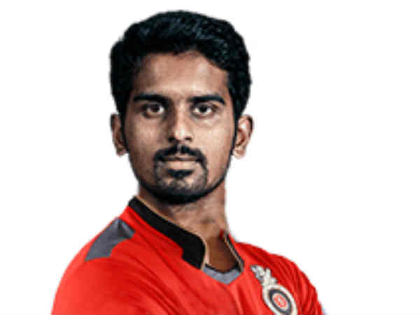 இன்னும் கூட விக்கெட் எடுத்து இருப்பார் 