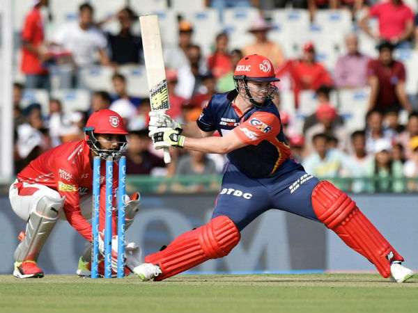 இரண்டு விதமான் பவுலிங் 