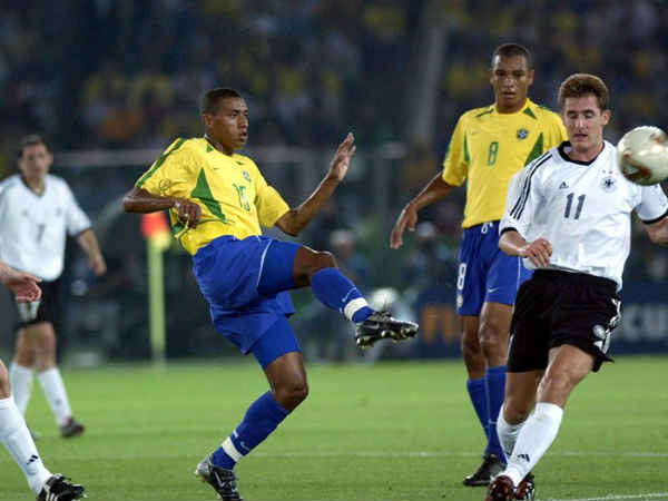 கலக்கும் 8 அணிகள் 