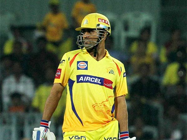 Pune groundsmen shocked on dhonis gesture 