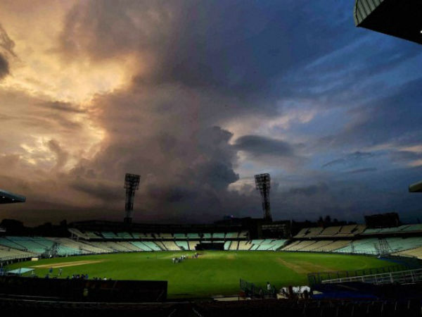 12. பிட்ச் மற்றும் மைதானத்துக்கான விருது- 