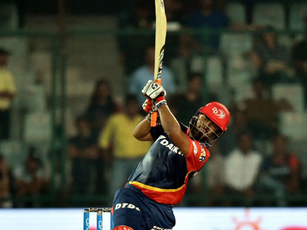 1000 ரன்கள் அடித்தார் 