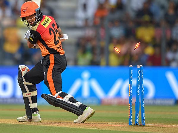 ஹைதராபாத்தை சுருட்டியது 