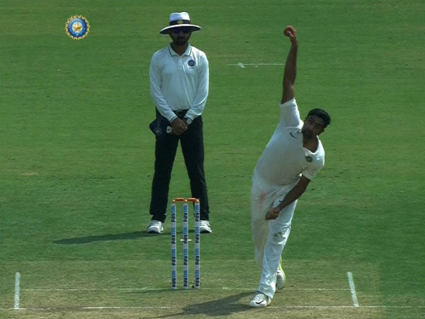 அபார பந்து வீச்சு அஸ்வின்