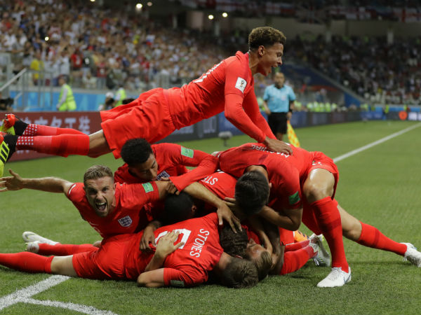 யாருக்கு சாதகம் 