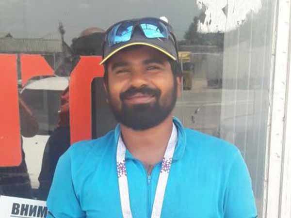 துபாயிலிருந்து பறந்து வந்தார் 