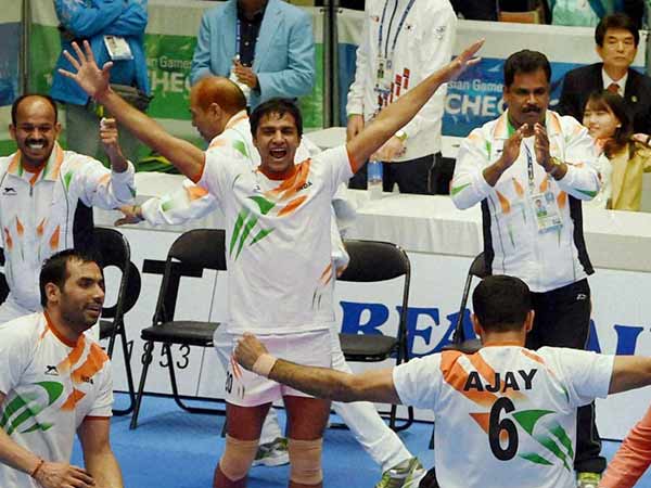 12 ஆண்கள் அணிகள் 