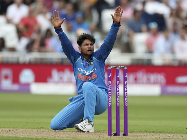 சுருட்டினார் குல்தீப் 