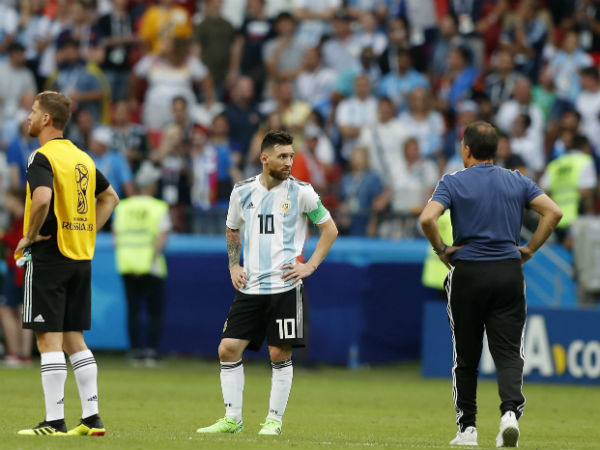 மாரடோனா சாதனை சமன் 