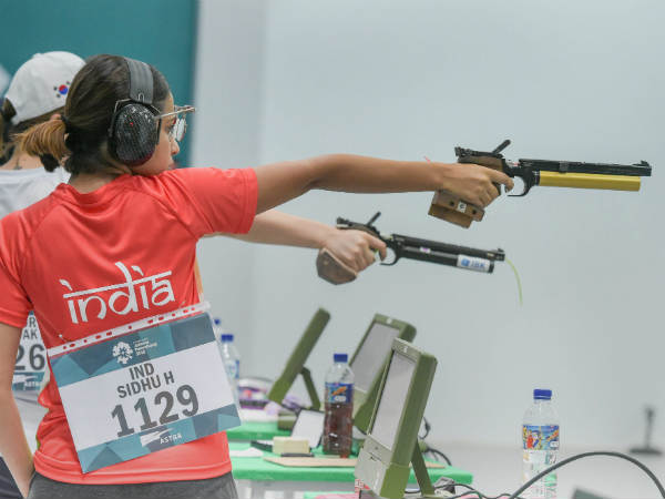  Oneindia TamilIndias #1 Language Portal 	 Daily Briefing 	 24 Aug Whats Hot #முக்கொம்பு #கேரளா #ஆசிய விளையாட்டுப் போட்டி 2018 கேரள வெள்ளத்திற்கு நாங்கள் காரணமல்ல... உச்சநீதிமன்றத்தில் தமிழக அரசு பதில் மனு கேரள வெள்ளத்திற்கு நாங்கள் காரணமல்ல... உச்சநீதிமன்றத்தில் தமிழக அரசு பதில் மனு டெல்லி: கேரள வெள்ளத்திற்கு அம்மாநில அரசு தான் காரணம் என தமிழக அரசு உச்சநீதிமன்றத்தில்...Read More எடப்பாடி பழனிச்சாமி மீது ஊழல் வழக்கு.. அறிக்கை தாக்கல் செய்ய லஞ்ச ஒழிப்பு துறைக்கு ஹைகோர்ட் உத்தரவு எடப்பாடி பழனிச்சாமி மீது ஊழல் வழக்கு.. அறிக்கை தாக்கல் செய்ய லஞ்ச ஒழிப்பு துறைக்கு ஹைகோர்ட் உத்தரவு சென்னை: முதல்வர் எடப்பாடி பழனிச்சாமிக்கு எதிரான ஊழல் வழக்கில் எடுக்கப்பட்ட நடவடிக்கை...Read More பிசுபிசுத்த அழகிரி ஆலோசனை கூட்டம்.. பத்திரிகையாளர்கள் வெளியேற்றப்பட்டதால் பரபரப்பு பிசுபிசுத்த அழகிரி ஆலோசனை கூட்டம்.. பத்திரிகையாளர்கள் வெளியேற்றப்பட்டதால் பரபரப்பு மதுரை: செப்டம்பர் 5ம் தேதி சென்னையில், கருணாநிதி நினைவிடம் நோக்கி அமைதி பேரணி நடத்த...Read More கேரளாவிற்கு ரூ.700 கோடியா? நாங்க எப்ப சொன்னோம்.. ஐக்கிய அரபு அமீரகம் பல்டி! கேரளாவிற்கு ரூ.700 கோடியா? நாங்க எப்ப சொன்னோம்.. ஐக்கிய அரபு அமீரகம் பல்டி! அபுதாபி: கேரளா வெள்ள நிவாரணத்திற்கு ஐக்கிய அரபு அமீரகம் பணம் கொடுப்பதாக வெளியான தகவலை...Read More கருணாநிதி நினைவேந்தல்: அமித் ஷா, குலாம் நபி உள்ளிட்டோர் பங்கேற்பு.. ராகுல் பங்கேற்க மாட்டார்! கருணாநிதி நினைவேந்தல்: அமித் ஷா, குலாம் நபி உள்ளிட்டோர் பங்கேற்பு.. ராகுல் பங்கேற்க மாட்டார்! சென்னை: திமுக தலைவர் கருணாநிதிக்கு நடத்தப்பட உள்ள நினைவேந்தல் கூட்டத்திற்கு பாஜக...Read More முதல்வரை சந்திக்க சென்ற அய்யாக்கண்ணு முக்கொம்பில் கைது முதல்வரை சந்திக்க சென்ற அய்யாக்கண்ணு முக்கொம்பில் கைது திருச்சி: முக்கொம்பில் மதகுகள் உடைந்ததை பார்வையிட வந்த அய்யாக்கண்ணு கைது...Read More முல்லை பெரியாறு அணை விவகாரத்தில் கேரளாவின் புது தந்திரம் அம்பலம்! முல்லை பெரியாறு அணை விவகாரத்தில் கேரளாவின் புது தந்திரம் அம்பலம்! சென்னை: முல்லைப் பெரியாறு அணை விவகாரத்தில், ஏதாவது தொல்லை கொடுக்க வேண்டும் என்பதுதான்...Read More வெள்ளத்துக்கு காரணம் தமிழகம்: பழியை திருப்பிய பினராயி விஜயன்! கேரளாவின் நோக்கம் என்ன? வெள்ளத்துக்கு காரணம் தமிழகம்: பழியை திருப்பிய பினராயி விஜயன்! கேரளாவின் நோக்கம் என்ன? திருவனந்தபுரம்: வெள்ள சேதத்திற்காக, கேரளாவில் ஆளும் பினராயி விஜயன் அரசு மீது...Read More Subscribe - Tamil Goodreturns Newsletter நாடாளுமன்ற தேர்தலில் அனைத்து தொகுதியிலும் தேமுதிக தனித்து போட்டியிடும்.. விஜயகாந்த் அறிவிப்பு! நாடாளுமன்ற தேர்தலில் அனைத்து தொகுதியிலும் தேமுதிக தனித்து போட்டியிடும்.. விஜயகாந்த் அறிவிப்பு! சென்னை: 2019 ஆம் ஆண்டு நடைபெறவுள்ள நாடாளுமன்ற தேர்தலில் அனைத்து தொகுதியிலும் தேமுதிக...Read More Exclusive: உதயச்சந்திரன் இடமாற்றம்.. கல்வியாளர்கள் வருத்தம்.. மீண்டும் பணியில் நியமிக்க கோரிக்கை Exclusive: உதயச்சந்திரன் இடமாற்றம்.. கல்வியாளர்கள் வருத்தம்.. மீண்டும் பணியில் நியமிக்க கோரிக்கை சென்னை: பள்ளிக்கல்வித்துறை செயலராக இருந்த உதயச்சந்திரன் தொல்லியல் துறைக்கு...Read More தமிழகம் மீது பழியை திருப்பிய பினராயி விஜயன்!-வீடியோ தமிழகம் மீது பழியை திருப்பிய பினராயி விஜயன்!-வீடியோ தமிழகம் மீது பழியை திருப்பிய பினராயி விஜயன்!-வீடியோ...Read More கேரளா வெள்ளத்திற்கு முல்லைப் பெரியாறு அணை காரணமில்லை : எடப்பாடி பழனிச்சாமி-வீடியோ கேரளா வெள்ளத்திற்கு முல்லைப் பெரியாறு அணை காரணமில்லை : எடப்பாடி பழனிச்சாமி-வீடியோ கேரளா வெள்ளத்திற்கு முல்லைப் பெரியாறு அணை காரணமில்லை : எடப்பாடி பழனிச்சாமி-வீடியோ...Read More செய்திகள் | சினிமா | ஜோதிடம் | லைப் ஸ்டைல் | வீடியோ | கேலரி | ஆப்ஸ் Our Services: Recharge Coupons Real Estate Jobs Send us your feedback | Other Newsletters