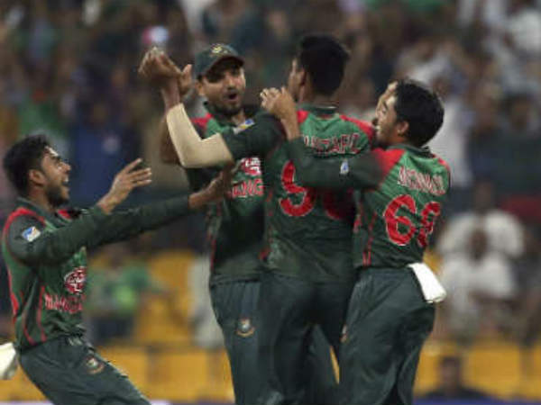 அணியை மீட்ட ஜோடி