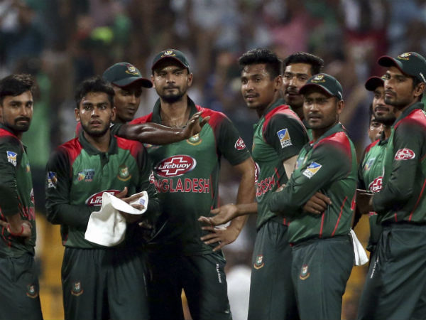 தெரியாம பேட்டிங் எடுத்துட்டோமோ