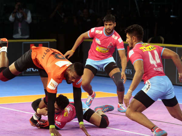 பெங்களூரு புல்ஸ் - தமிழ் தலைவாஸ் மோதல் 