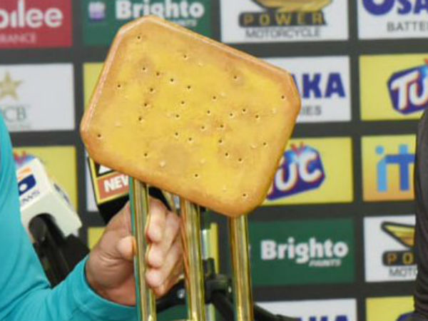 இப்படி விளம்பரம் செய்யலாமா?