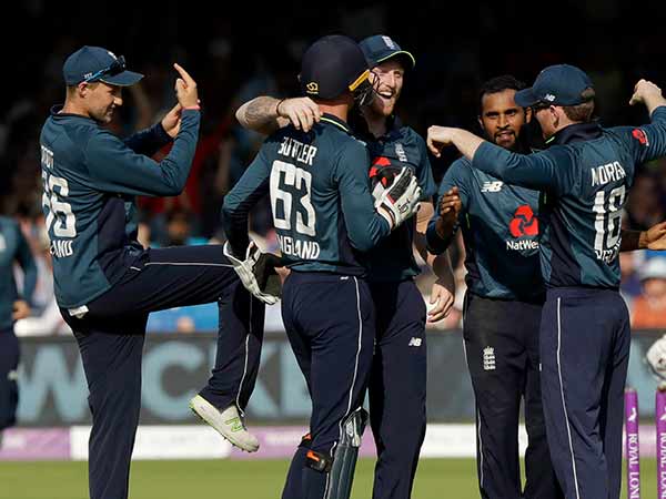 தீவிர பயிற்சியில் இங்கிலாந்து வீரர்கள்