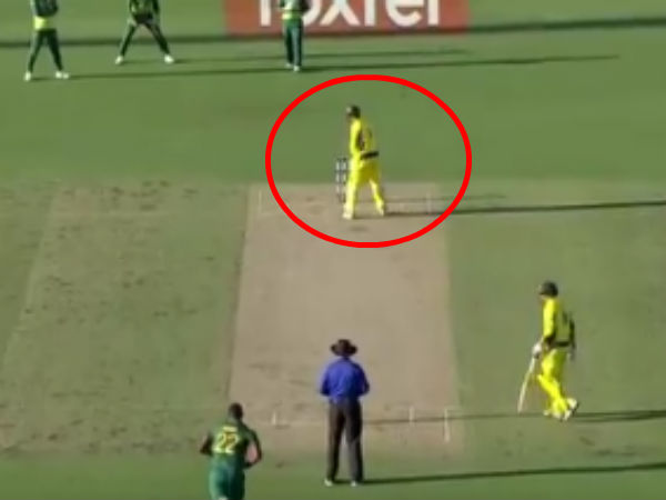 பீல்டர் திசையை பார்த்து நின்றார்