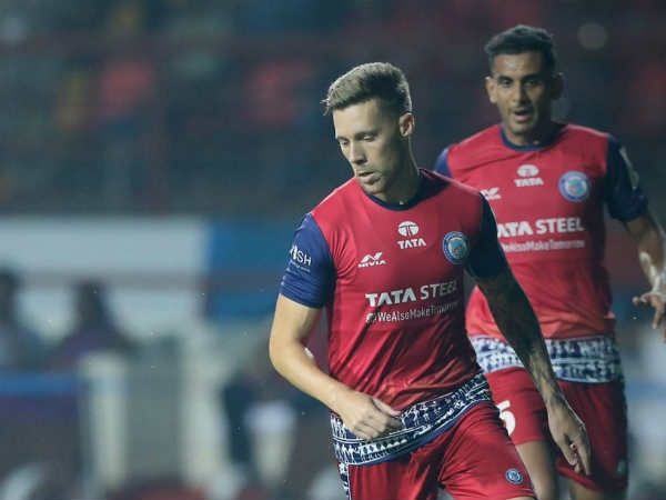 அணிகளும் போராட்டம் 