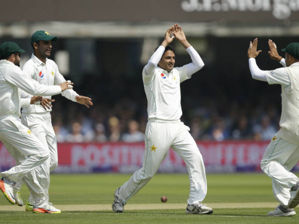 6 பந்துகளில் நான்கு விக்கெட்கள் 