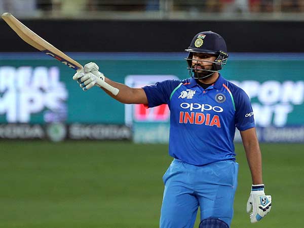 சாதனை செய்த ரோஹித் சாதனை செய்த ரோஹித்