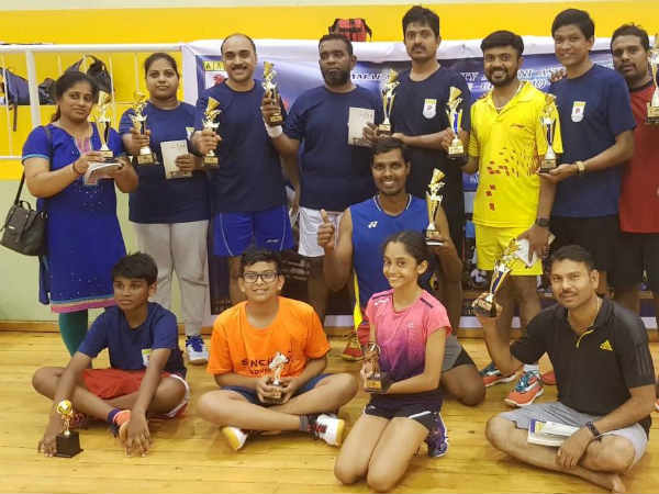 ஆண்கள், பெண்கள் பங்கேற்றனர்