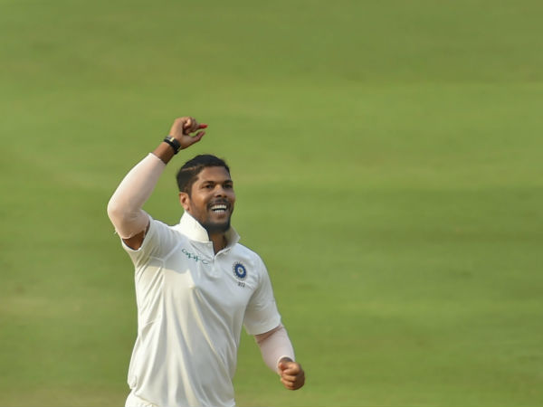 மூன்று வேகப்பந்துவீச்சாளர்கள்