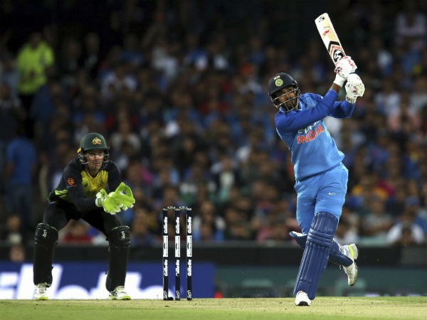 இந்தியா 8 சிக்ஸ் 