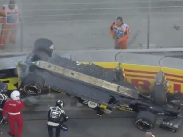 லெவிஸ் ஹாமில்டன் முதல் இடம்