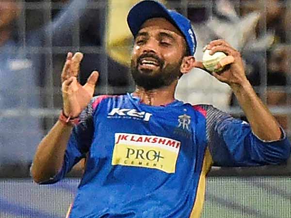 தினேஷ் கீப்பிங் செய்தார்