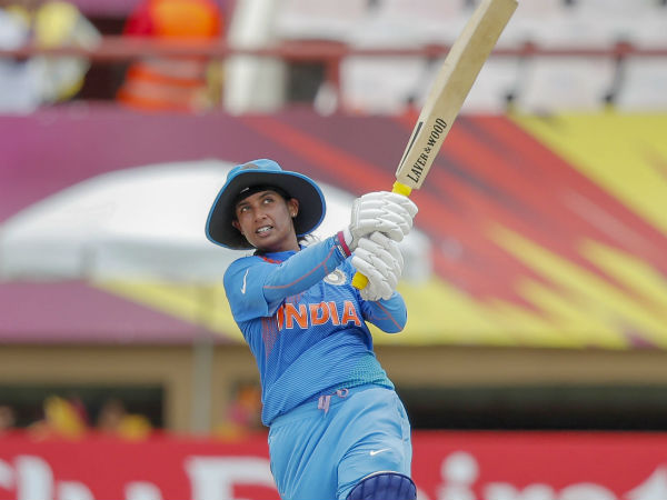 நான்கு வீராங்கனைகள் முன்னிலை