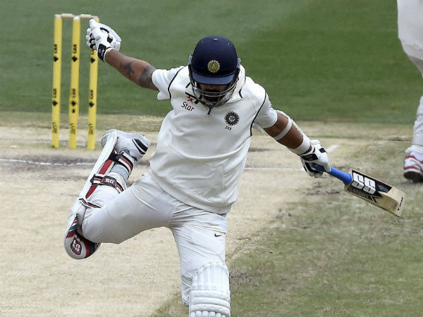 வரிசையில் துவக்க வீரர்கள்