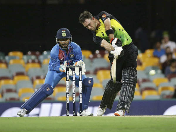 ரிஷப் - தினேஷ் சேர்ந்து ஆடினர் ரிஷப் - தினேஷ் சேர்ந்து ஆடினர்