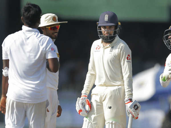 இரண்டுமே அவுட் கிடையாது