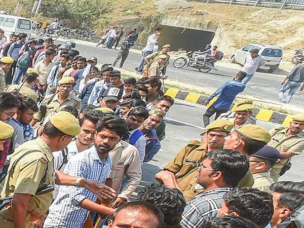 ரசிகர்கள் ஏமாற்றம் ரசிகர்கள் ஏமாற்றம்