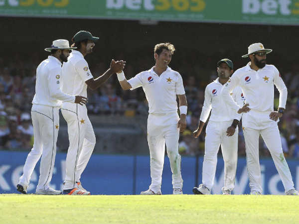 90 ரன்களுக்கு ஆல்-அவுட்