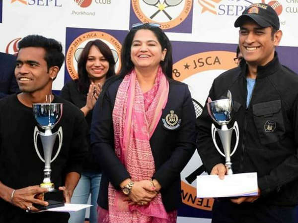 ஓய்வில் தோனி ஓய்வில் தோனி