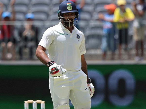 பவுன்சரில் கேட்ச் கொடுத்தார்