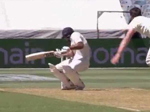 பவுன்சர் தாக்குதல்