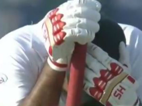 ஷூ கழண்டு விழுந்தது