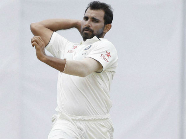 எந்த நாடுகளில் விக்கெட் எடுத்தார்?