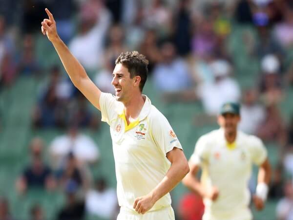 கம்மின்ஸ் அசத்தல்