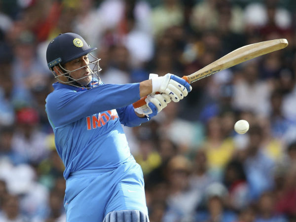 தோனிக்கு தசைப்பிடிப்பு தோனிக்கு தசைப்பிடிப்பு