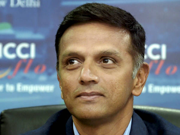 மூத்த வீரர்களை பார்த்து வர வேண்டும்