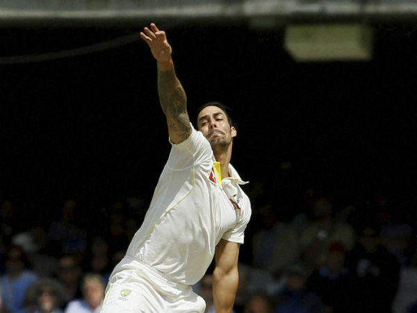 மிட்செல் ஜான்சன் பந்துவீச்சு